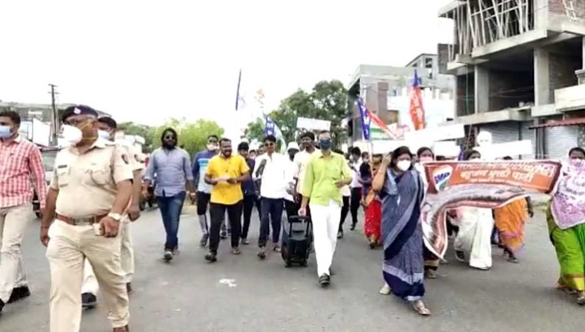 महागाई विरोधात बहुजन मुक्ती पार्टीचे धक्का मारो आंदोलन