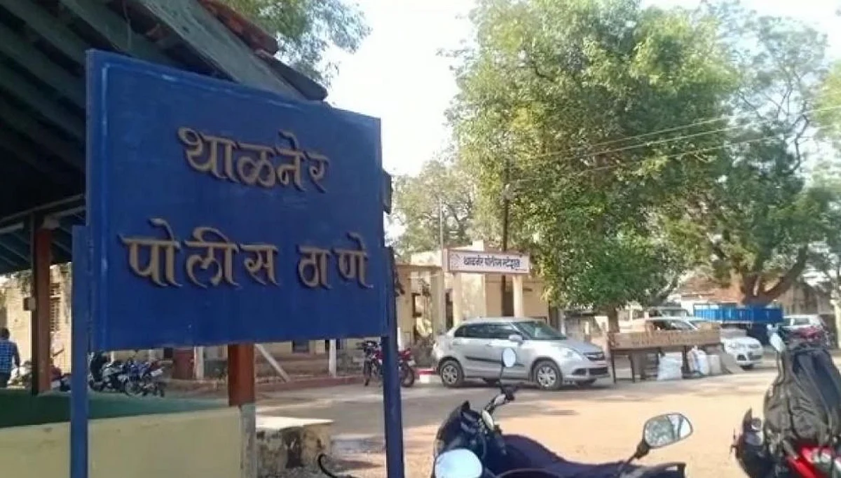 धुळ्यात विना मास्क फिरणाऱ्यांवर दंडात्मक कारवाई करणाऱ्या पोलिसांना मारहाण