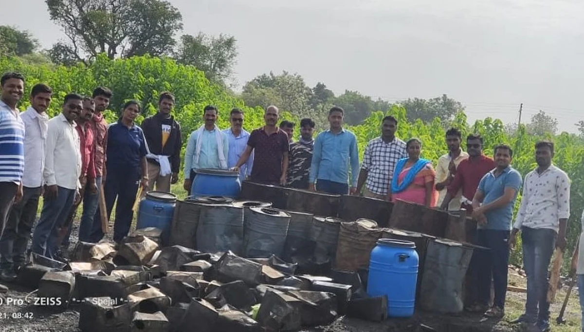 मोहगव्हान येथे लाखोंच्या गावठी दारू सह मोह सडवा पोलिसांनी केला नष्ट
