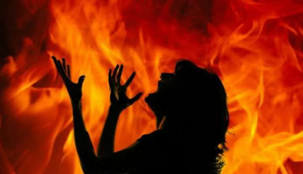भयंकर! PFच्या पैशांसाठी मुलांचा आईला जाळण्याचा प्रयत्न