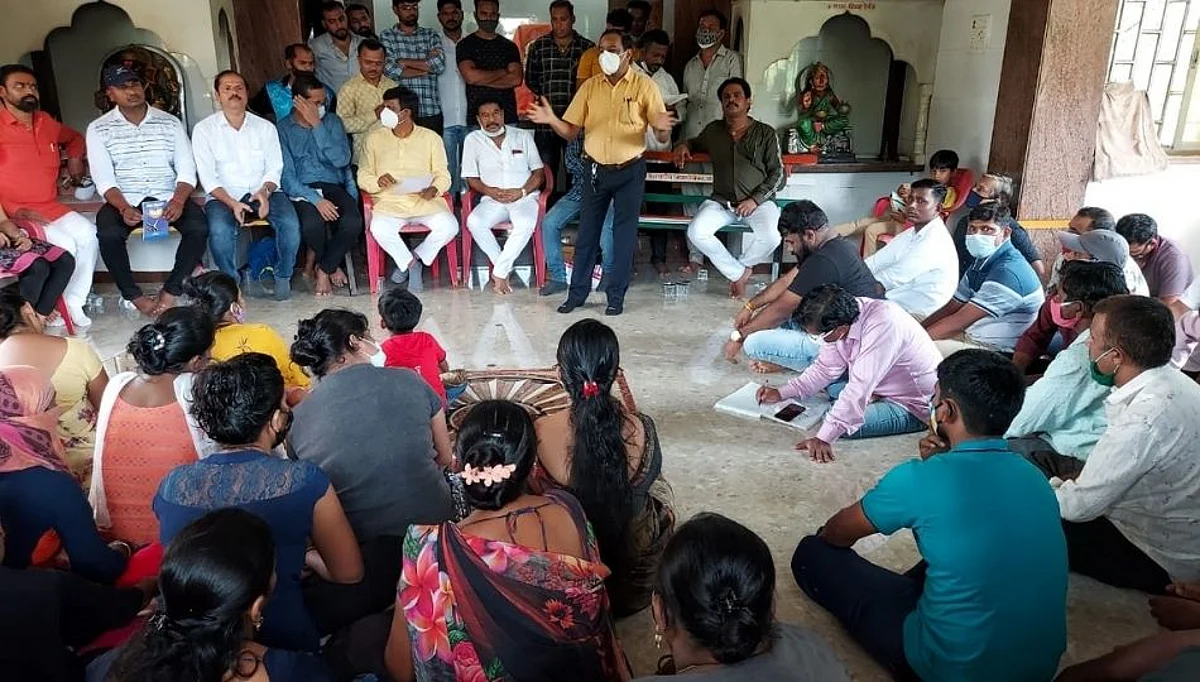 विद्यार्थ्यांच्या फसवणूक प्रकरणी पालक आणि ग्रामस्थांचा आंदोलनाचा इशारा