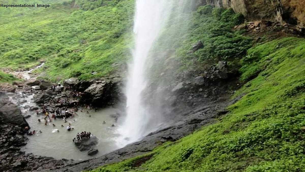 नवी मुंबईतील पांडवकडा धबधब्यात बुडून दोघांचा मृत्यू