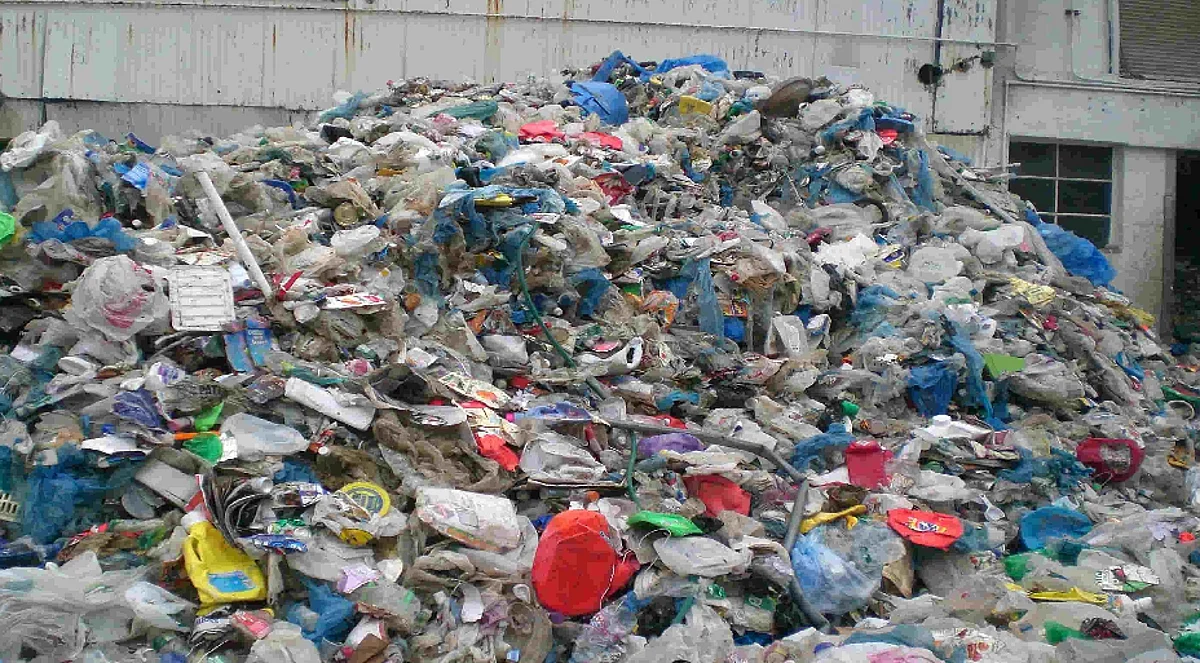 ब्रिटनला प्लास्टिकचा विळखा