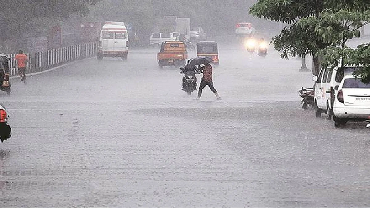 मुंबईसह उपनगरामध्ये मुसळधार पावसाला सुरूवात
