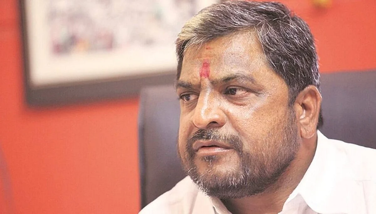 भाजपचे १२ सदस्य वाढतील या स्वप्नात राज्यपाल - राजू शेट्टी