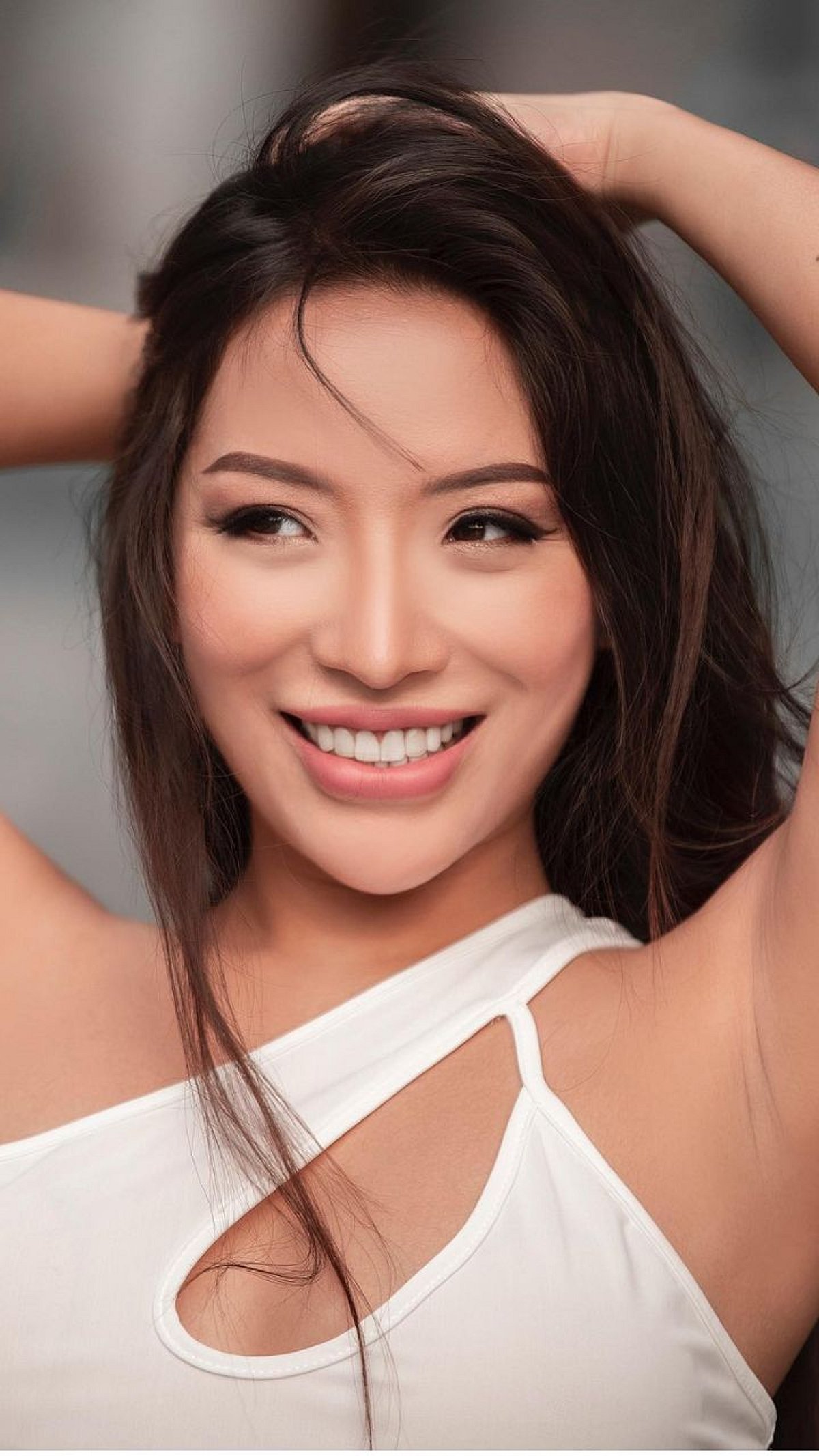 Nang Mwe San Hot Photos | म्यानमारची हॉट मॉडेल सैनिकांच्या ताब्यात