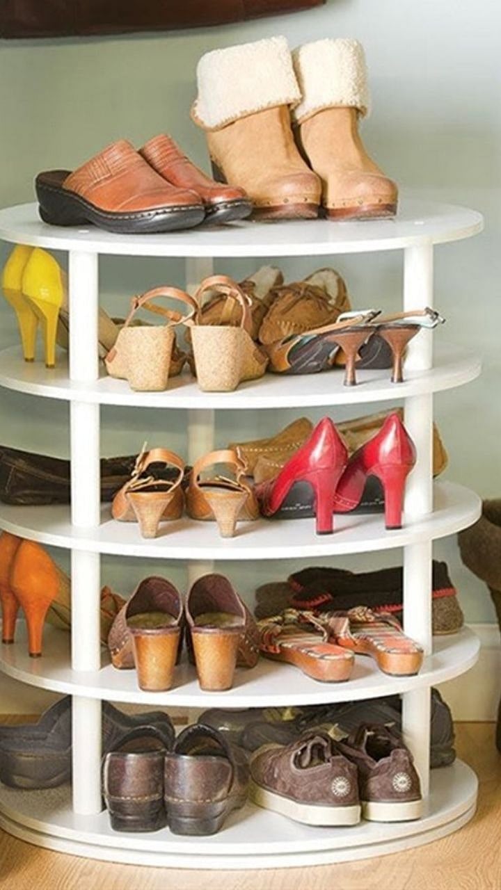 Vastu Tips For Shoe Rack घरातील या ठिकाणी चुकूनही ठेवू नका चप्पल