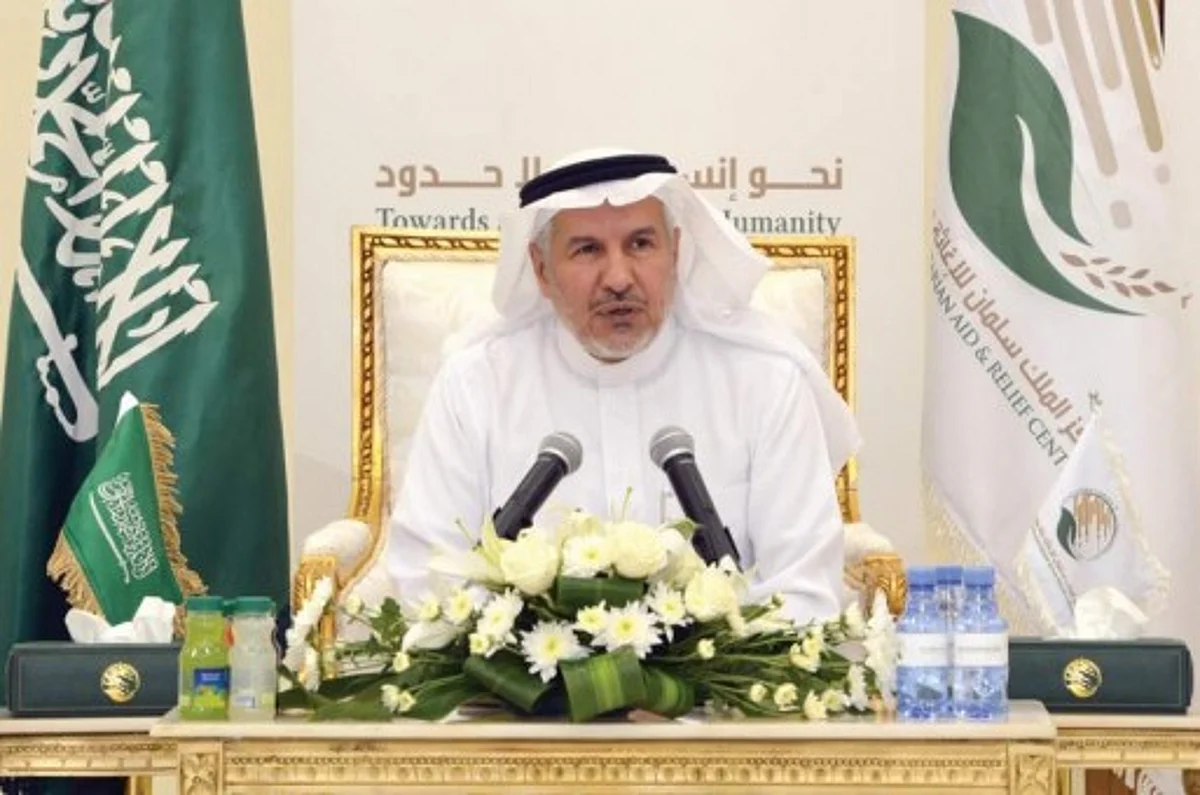 المستشار بالديوان الملكي المشرف العام على مركز الملك سلمان للإغاثة والأعمال الإنسانية الدكتور عبدالله بن عبدالعزيز الربيعة