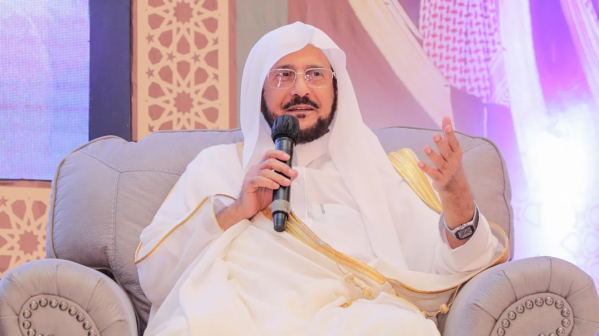 "آل الشيخ" لـ400 من طلاب المنح بجاكرتا: كونوا قدوة في الدعوة للوسطية