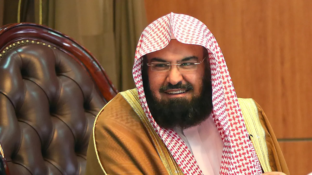 "السديس" يدشن مبادرة ماء زمزم لجنودنا البواسل