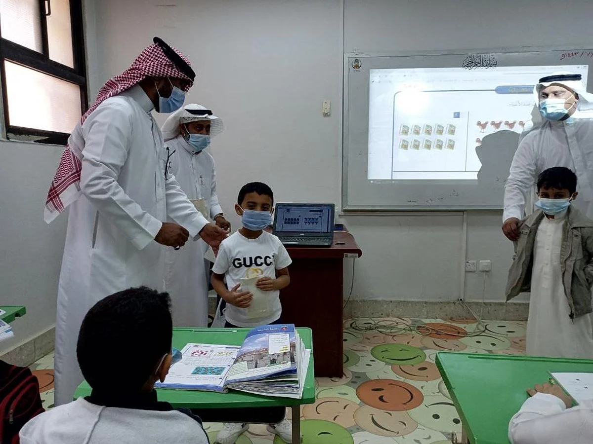 76 ألف طالب وطالبة على مقاعد الدراسة الحضورية بمدارس ينبع