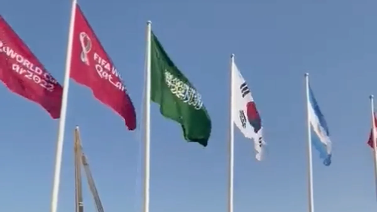 بالفيديو.. رفع العلم السعودي على كورنيش الدوحة بعد تأهل "الأخضر" لمونديال قطر 2022