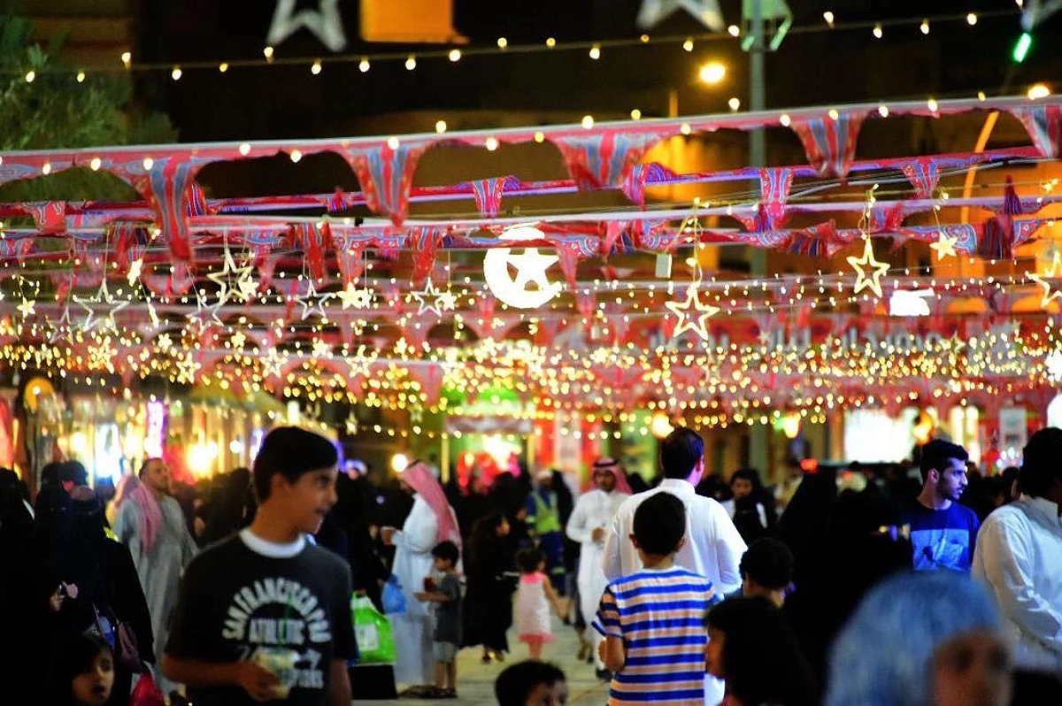 "وش تخبي لك الظروف".. "ليالي رمضان" يعود إلى عنيزة بعد غياب
