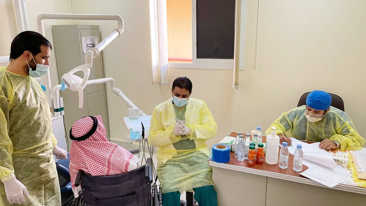 "صحة عسير" تسير فريقًا طبيًا للكشف على نزلاء دار الرعاية بأبها