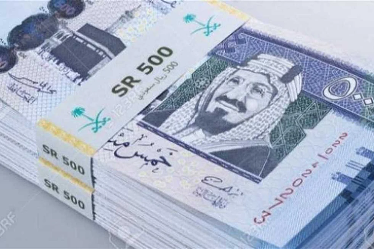 ارتفاع مفاجئ.. الريال يلامس 5 جنيهات مصرية وخبراء: يزيد السياحة السعودية لمصر
