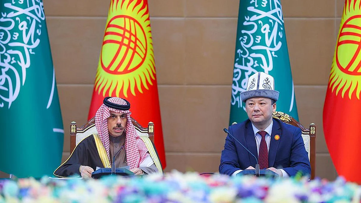 "فيصل بن فرحان" ونظيره القرغيزستاني يبحثان الاعتداءات الحوثية