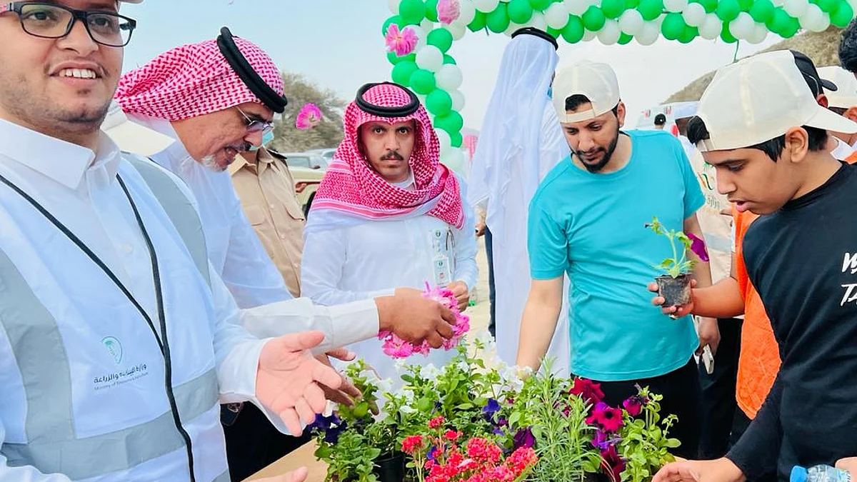 بالصور .. "السبيعي" يرعى مبادرة "صحتي في بيئة نظيفة" بالطائف