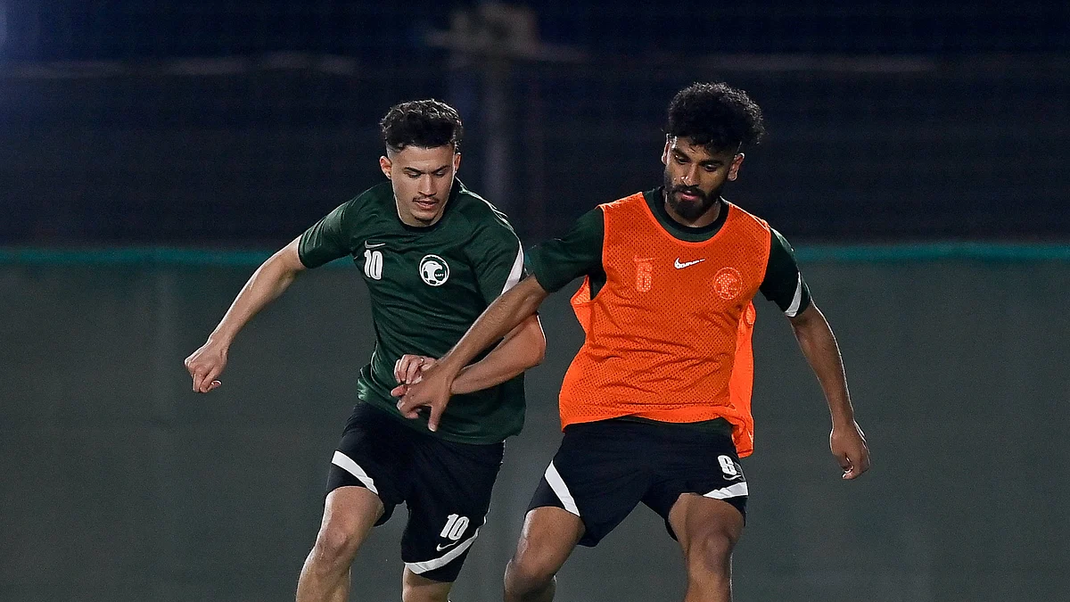 ضمن إطار برنامج الإعداد لكأس آسيا .. الأخضر الأولمبي يدشن تدريباته في معسكر دبي