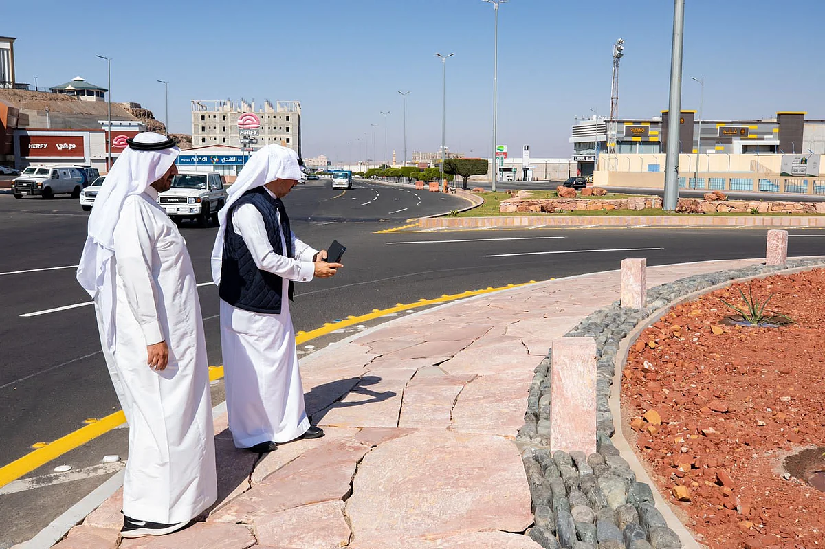 بالصور.. أمين عسير يتفقد أعمال معالجات التشوه البصري بسراة عبيدة