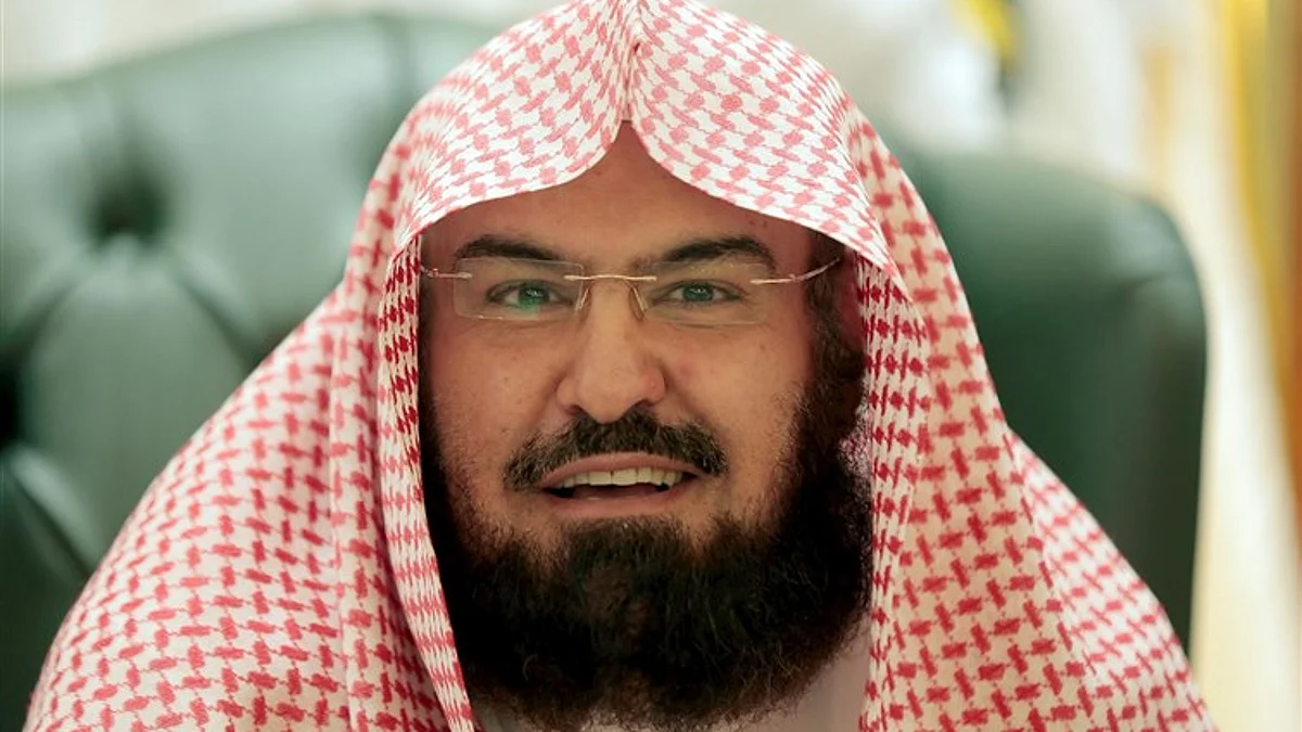 "السديس" يعتمد تشكيل لجنة "الفتح على الإمام"