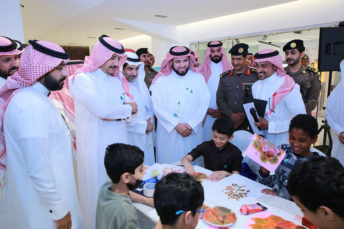 محافظ المجمعة يرعى ملتقى "البرنامج البيئي" تخلله معرض وغرس ٥٠٠ شتلة