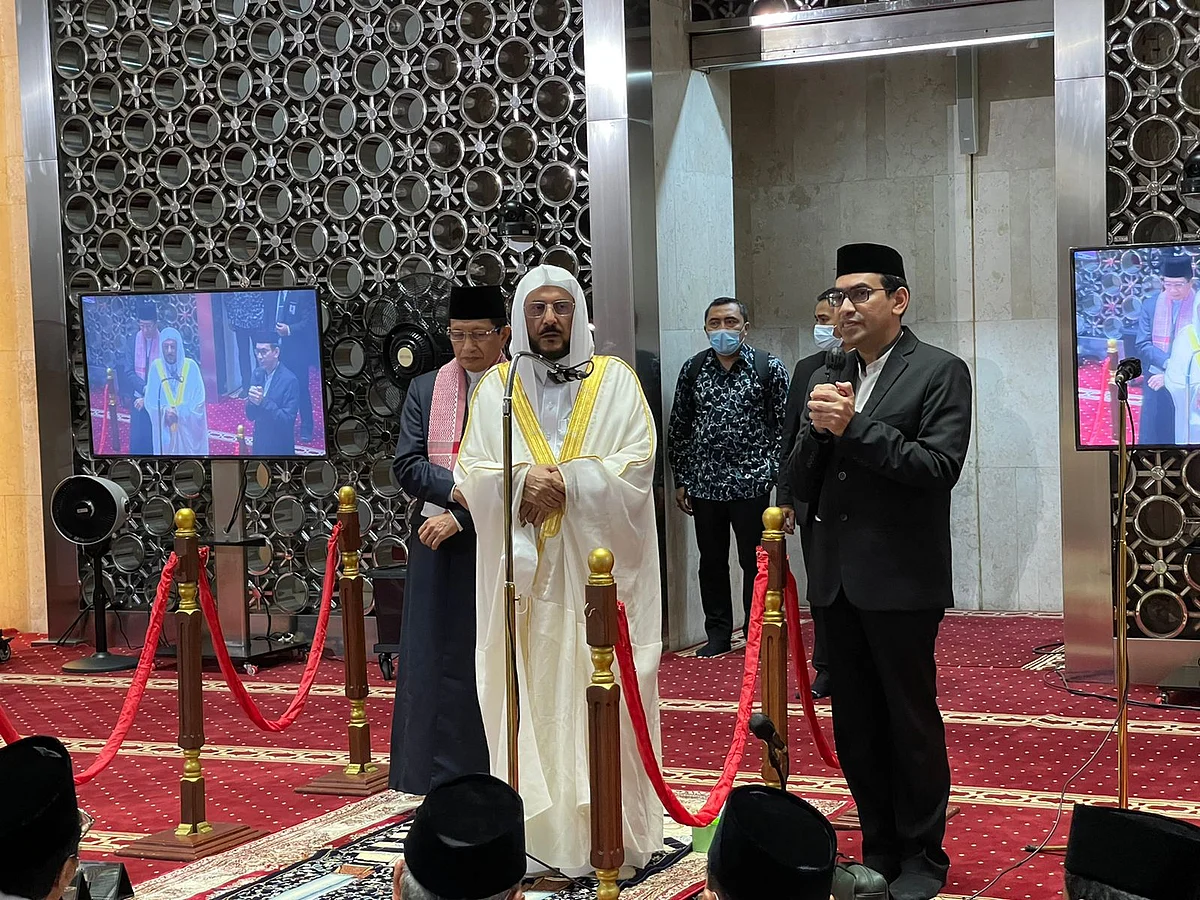 شاهد من أكبر جوامع إندونيسيا.. "آل الشيخ" يبشر بما أمر به خادم الحرمين