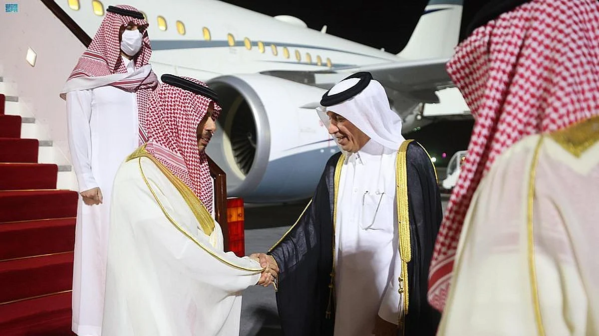 وزير الخارجية يلتقي نظيره القطري ويستعرض سبل تعزيز التعاون الثنائي