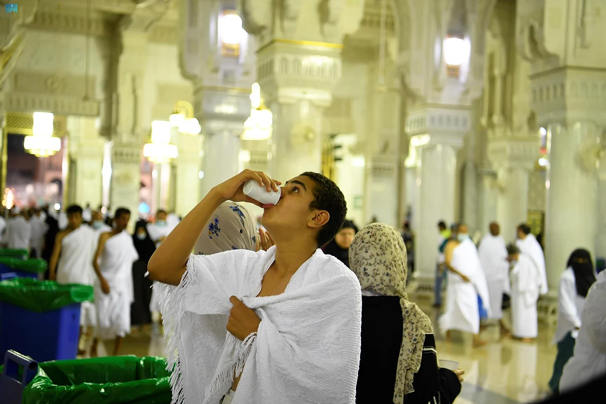 13 مليون لتر من ماء زمزم استهلكت في إفطار الصائمين خلال 20 يوماً من رمضان بالحرم