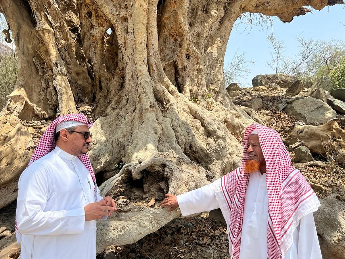 تفاعلاً مع "سبق" البيئة تقف على "معمرة محايل".. ري بحليب المواشي وتسمية خاطئة طمرت البئر