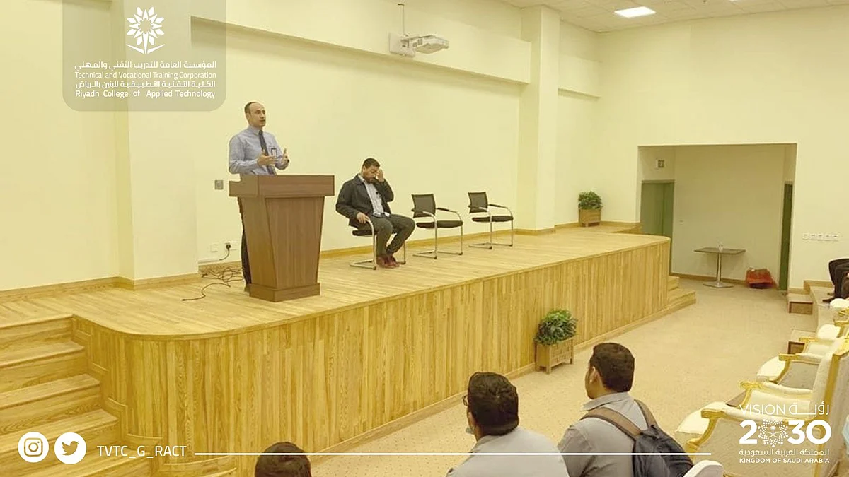 عميد "تقنية الرياض" يُطلق مجموعة من المبادرات في لقاء رمضاني مفتوح