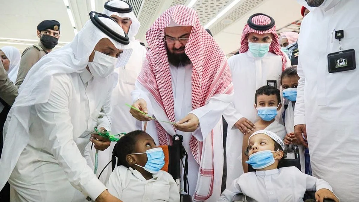 "السديس": فتح سطح الحرم ساهم في الانسيابية وتخفيف الازدحام وضبط الحشود