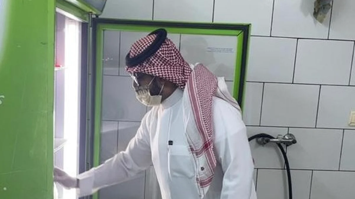 شاهد .. رئيس بلدية يقود جولة ميدانية تنتهي برصد تهاون مرافق تجارية بالطائف