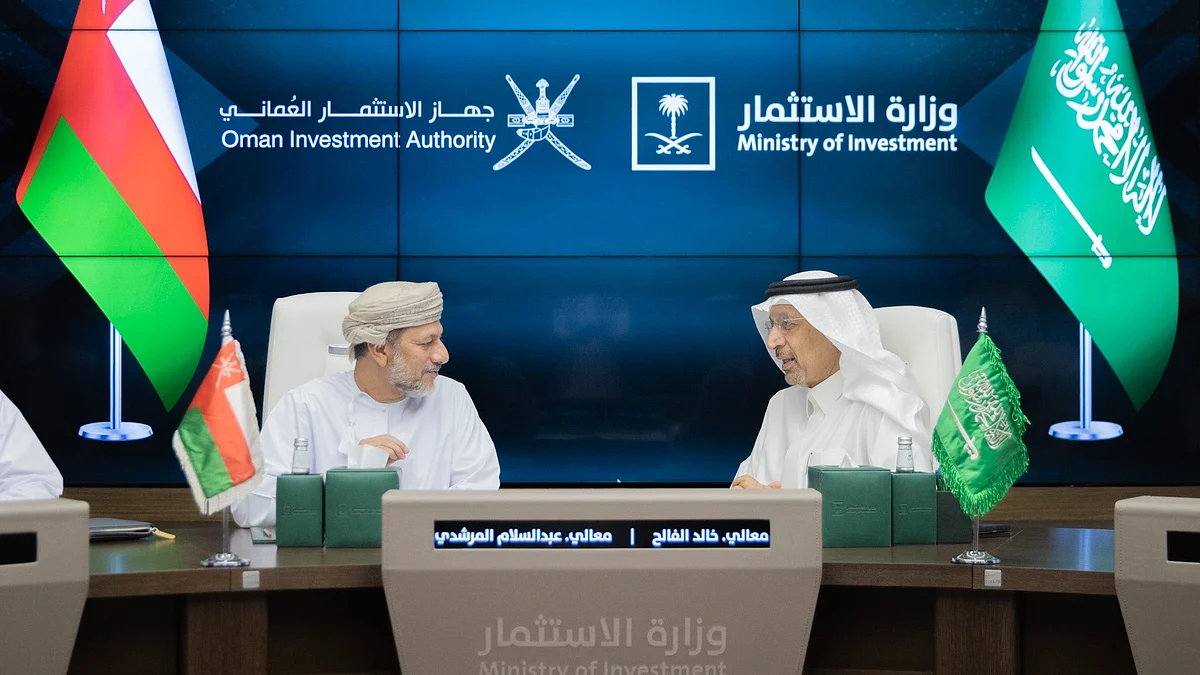 المملكة تبحث مع عمان توسيع حجم الشراكات الاستثمارية النوعية بين البلدين