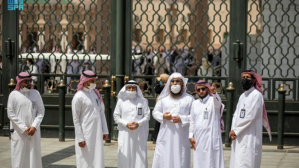 لتمكينهم من أداء عباداتهم بسهولة.. وكالة المسجد النبوي تُكثف خِدْمَاتِها للمُصلين والزوار