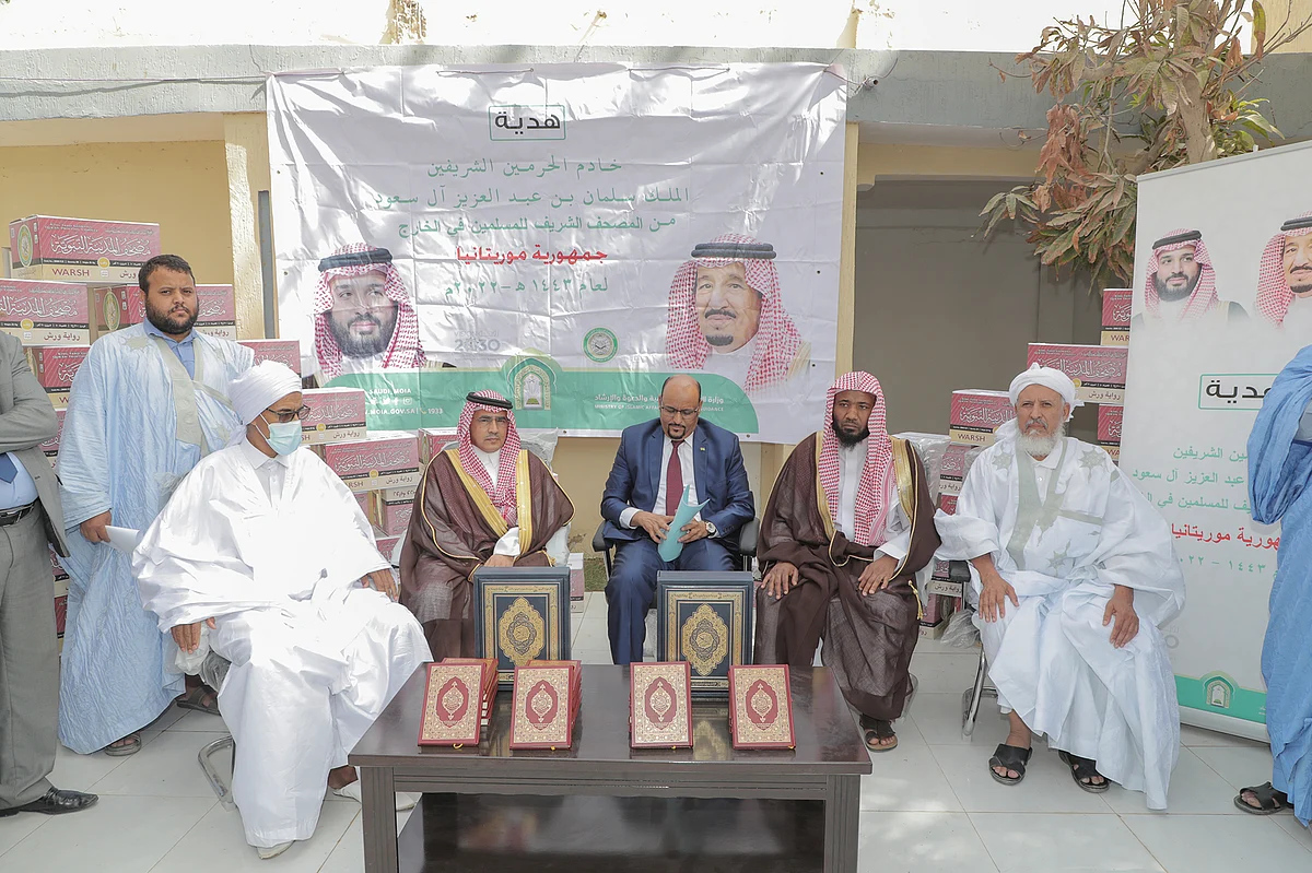 "الشؤون الإسلامية" تُسَلِّم 104 آلاف نسخة من المصاحف لجمهورية موريتانيا