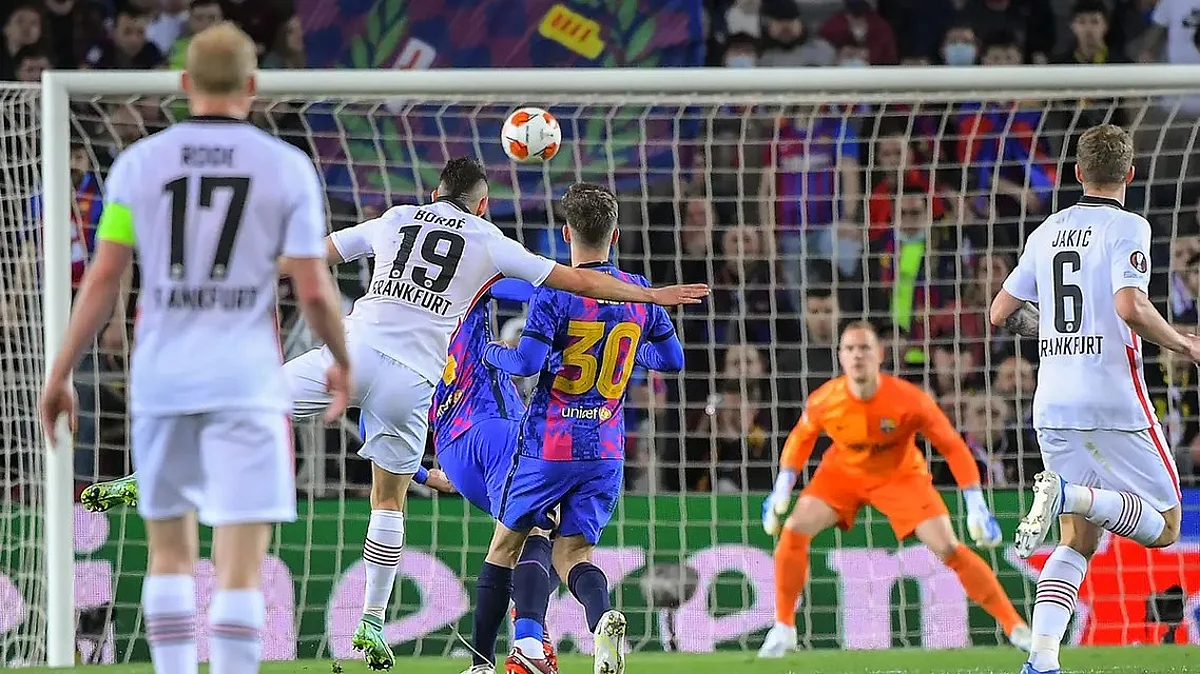 برشلونة يودع الدوري الأوروبي .. بعد الخسارة من آينتراخت فرانكفورت الألماني