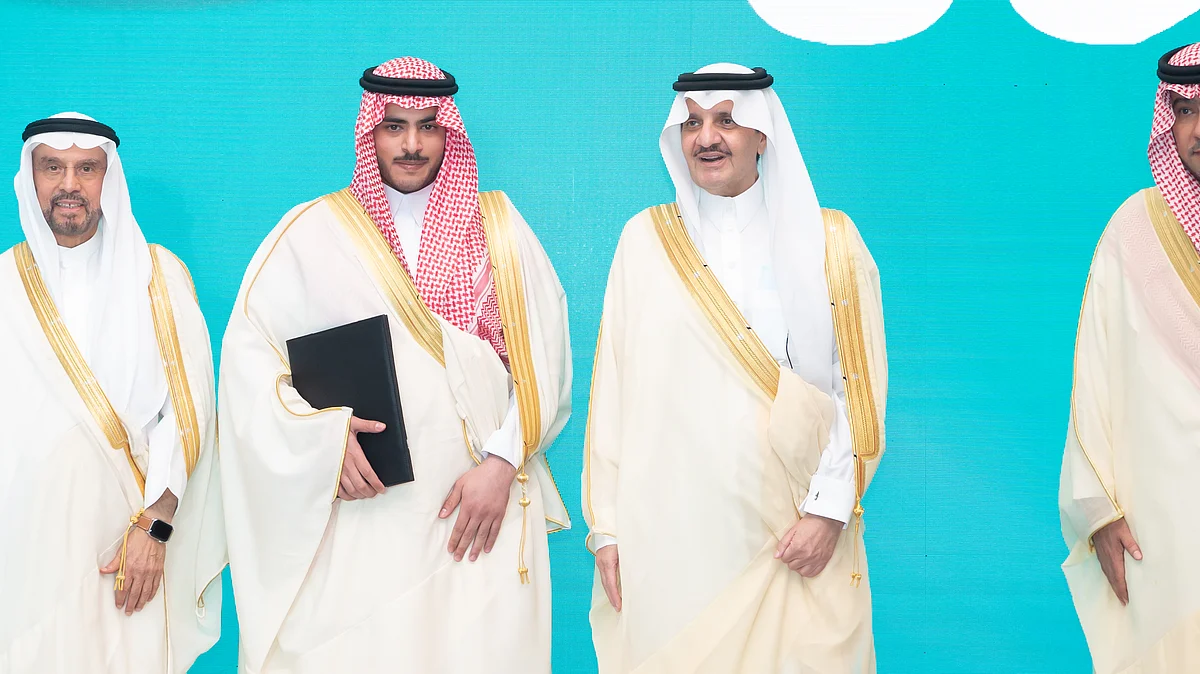 أمير الشرقية يكرم مياه إيفال لإطلاقها حملة "إيفال الخير"