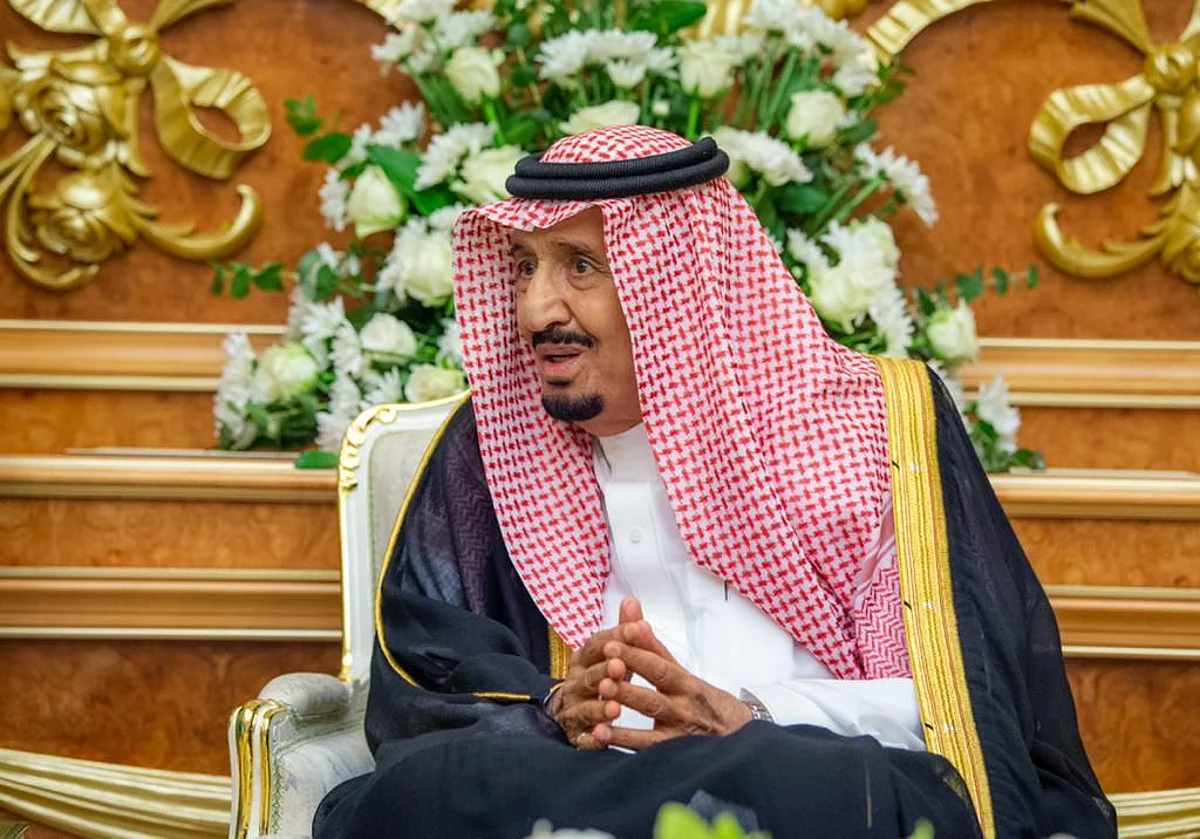 خادم الحرمين يستقبل عميد السلك الدبلوماسي ورؤساء المجموعات الدبلوماسية لدى المملكة