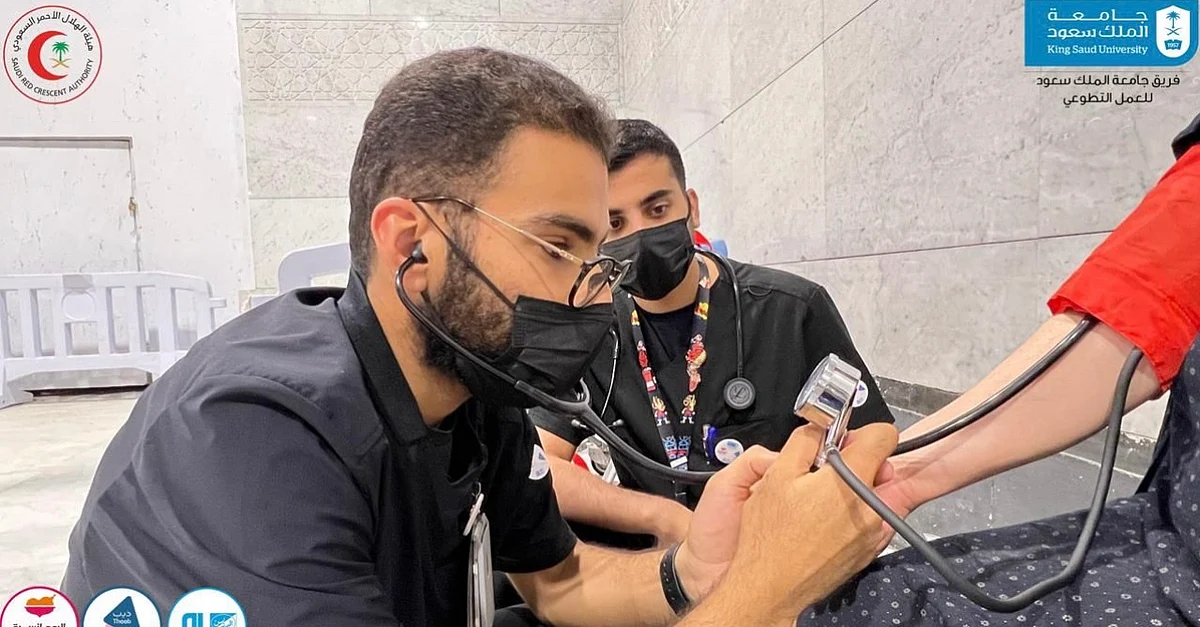فريق جامعة الملك سعود يشارك في الخدمات الإسعافية بالحرم المكي
