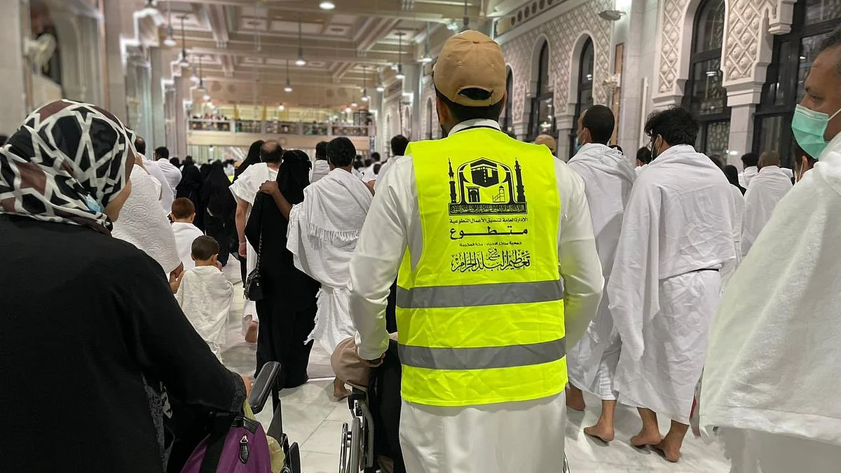 650 شاباً وفتاة من تعظيم البلد الحرام يخدمون المعتمرين في رمضان