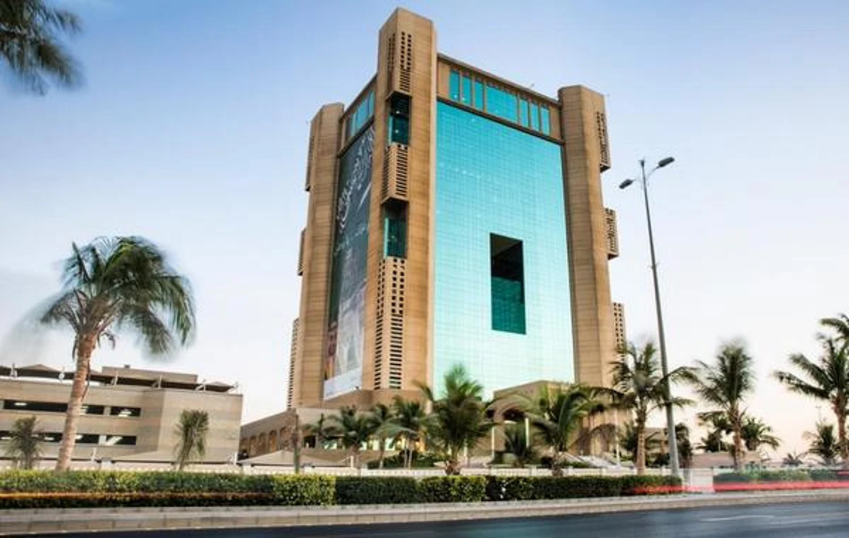 أمانة جدة: معالجة هبوط طريق عبدالله الفيصل.. ومباشرة إصلاح الإنارة