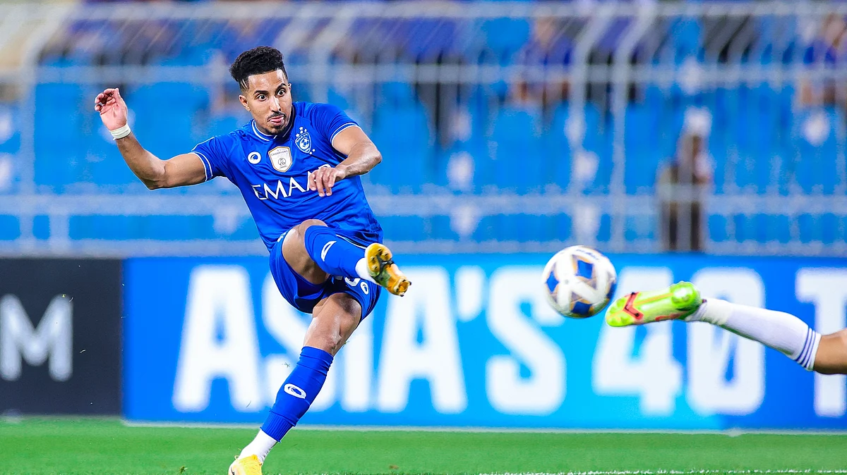 في مباراة مثيرة.. سالم "الحاسم" يرفض هزيمة الهلال أمام الشارقة