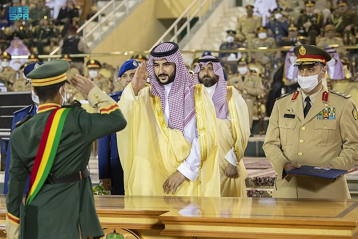 "خالد بن سلمان" يرعى حفل تخريج الدفعة 80 لطلبة كلية الملك عبدالعزيز الحربية