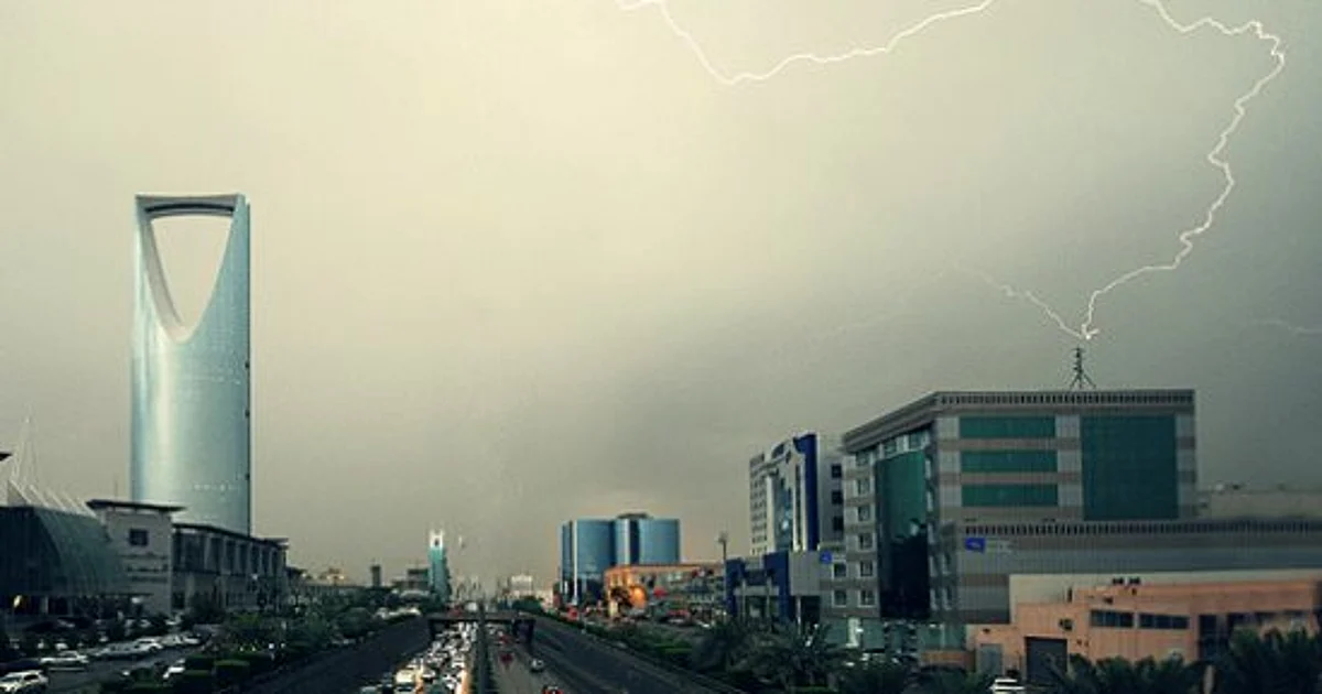 "الأرصاد": لاتزال الفرصة مهيّأةً لهطول أمطار رعدية بالقصيم والرياض والشرقية