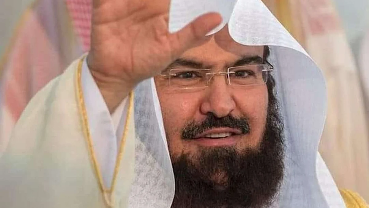 خشوع وطمأنينة وصوت ارتبط برمضان.. "السديس" صوت الحرم على مدى 39 عامًا