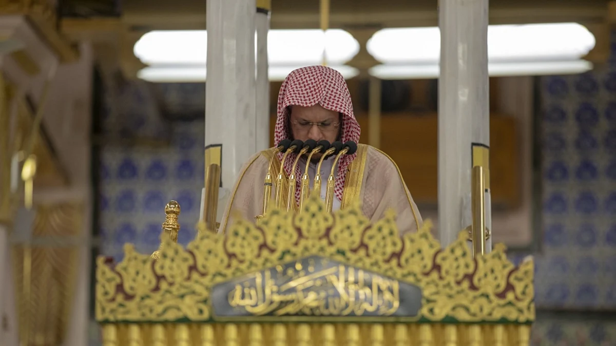 إمام المسجد النبوي يذكّر بعبادات النبي خلال العشر الأواخر من رمضان