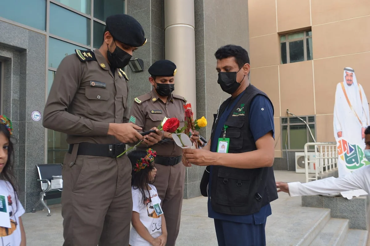 بالصور.. "صامطة" تُنفِّذ مبادرة "من أبطال صحة جازان إلى أبطال الأمن بالحد الجنوبي"