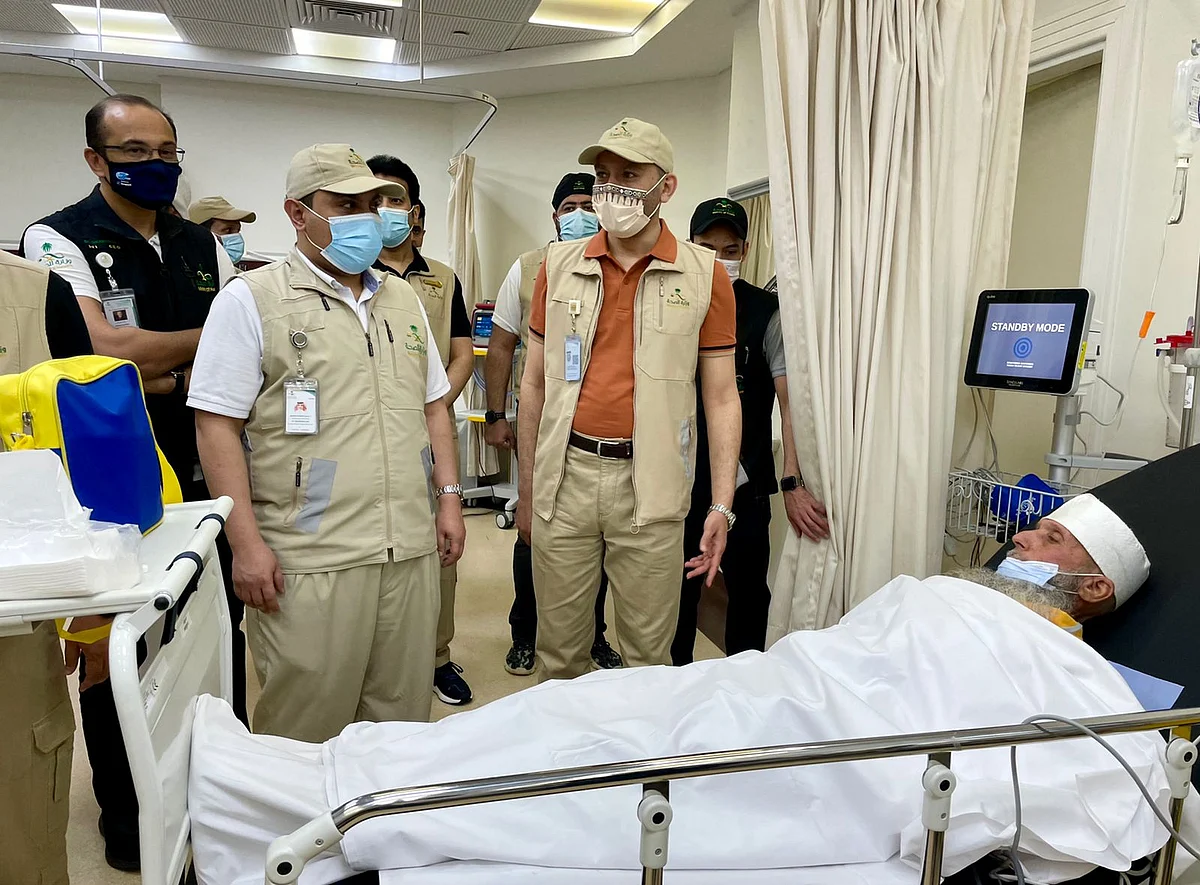 بتوجيهات وزير الصحة.. "مطير" يتفقد سير العمل بالمنشآت الصحية في "مركزية مكة"