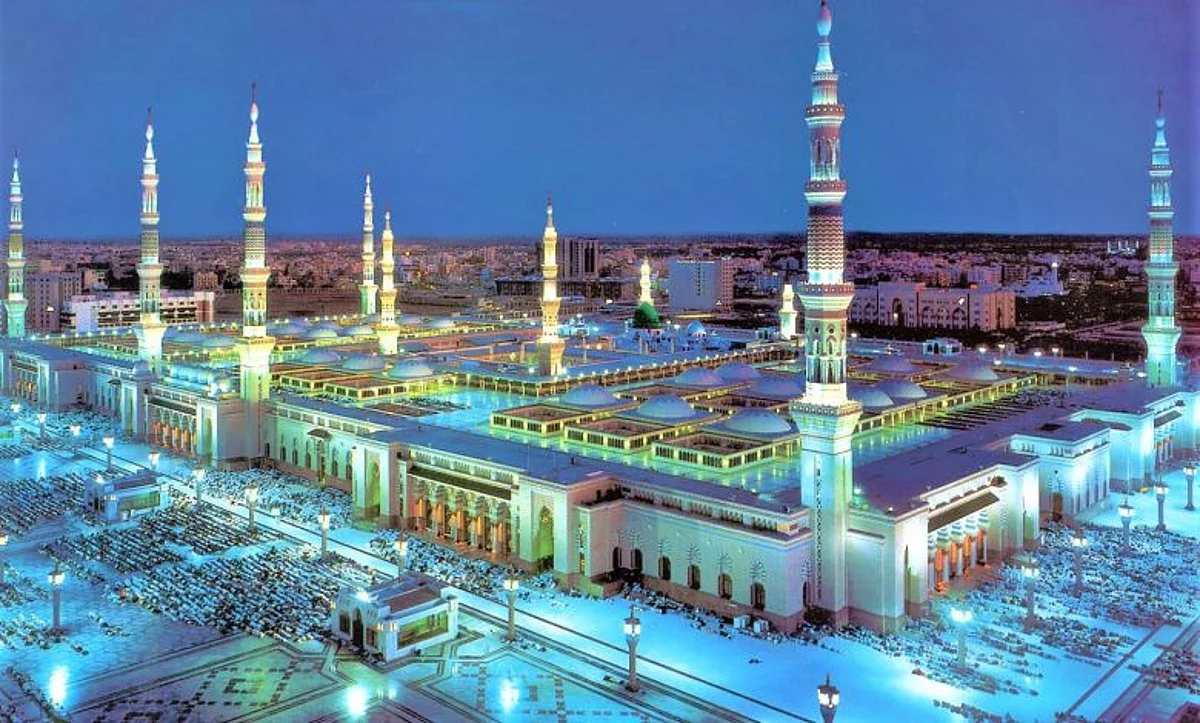 322 كادرًا يشرفون على تنظيم جموع المصلين في المسجد النبوي