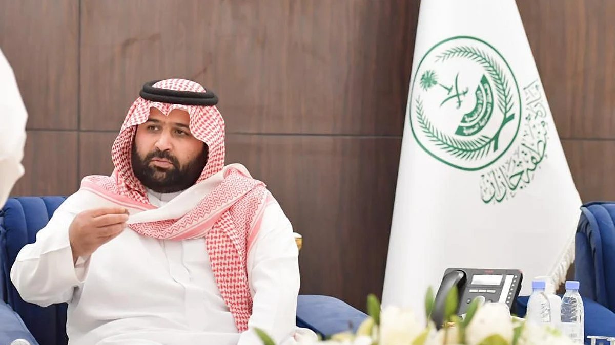 عادة سنوية.. نائب أمير جازان يشارك الأيتام طعام الإفطار